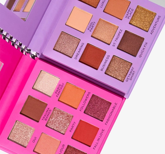 Makeup Revolution x Emily in Paris paletka cieni do powiek Haute Couture 5,4g
