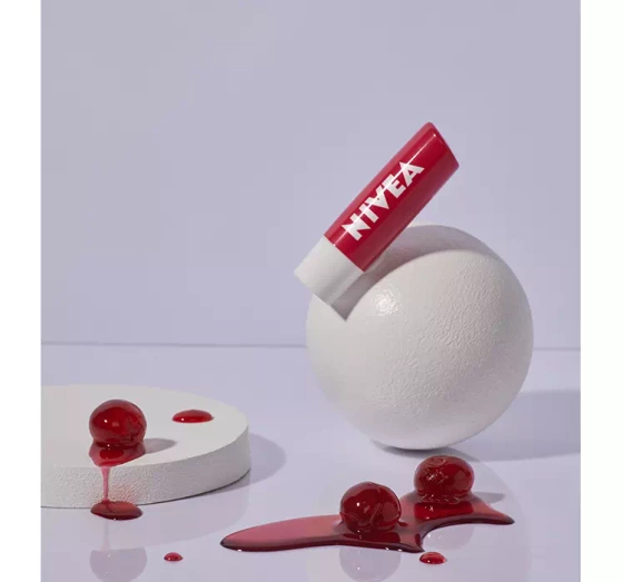 NIVEA pielęgnująca pomadka do ust Cherry Shine 4,8 g