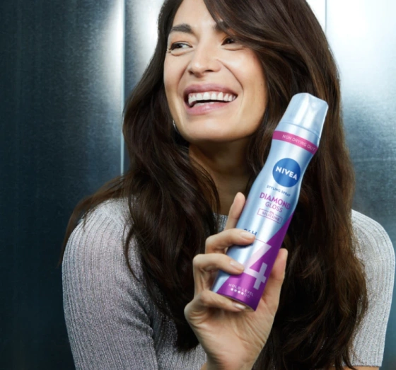 NIVEA Diamond Gloss Care lakier do włosów normalnych 4 Hold 250 ml