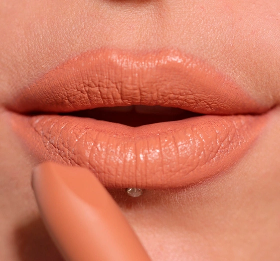 Makeup Revolution Lip Allure soft satin pomadka do ust Lover Nude 3,2g