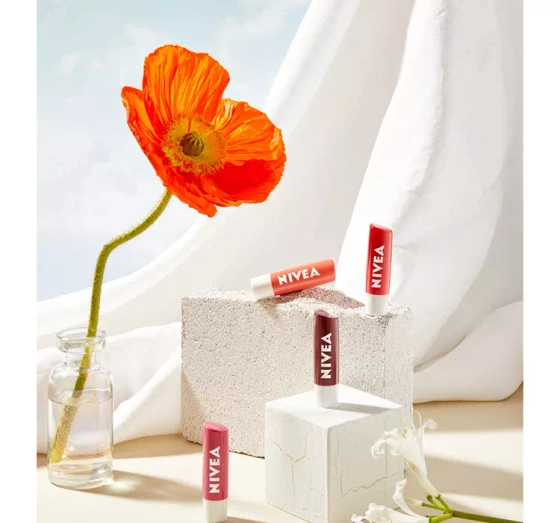 NIVEA pielęgnująca pomadka do ust Cherry Shine 4,8 g