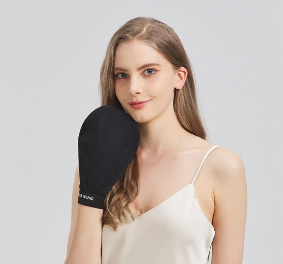 Sister Young Nova złuszczająca rękawica do peelingu ciała Black