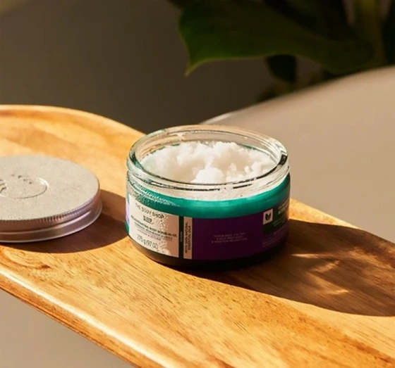 The Body Shop Sleep odmładzający peeling do ciała 275ml