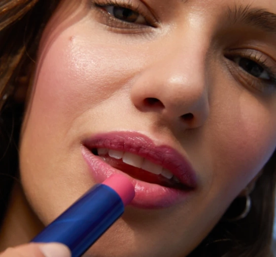 NIVEA Caring Beauty pielęgnująca pomadka do ust i policzków 3w1 Rose 4,8 g