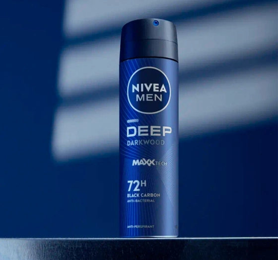 NIVEA MEN Deep DarkWood Maxx Tech 72h Black Carbon antyperspirant w sprayu 150 ml