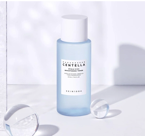 Skin1004 Madagascar Centella Hyalu-Cica rozjaśniający tonik do twarzy 30 ml