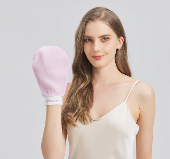 Sister Young Nova złuszczająca rękawica do peelingu ciała Pink