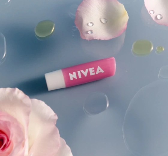 NIVEA pielęgnująca pomadka do ust Soft Rose 4,8 g