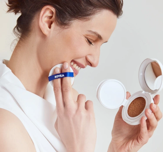 NIVEA Hyaluron Cellular Filler podkład w kompakcie SPF15 02 Mittel 15 g