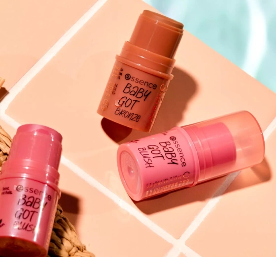 Essence Baby Got Bronze bronzer do twarzy w sztyfcie 10 Cinnamon Spice 5,5 g