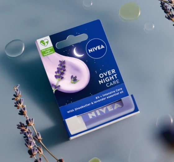 NIVEA pielęgnująca nocna pomadka do ust Overnight Care 4,8 g