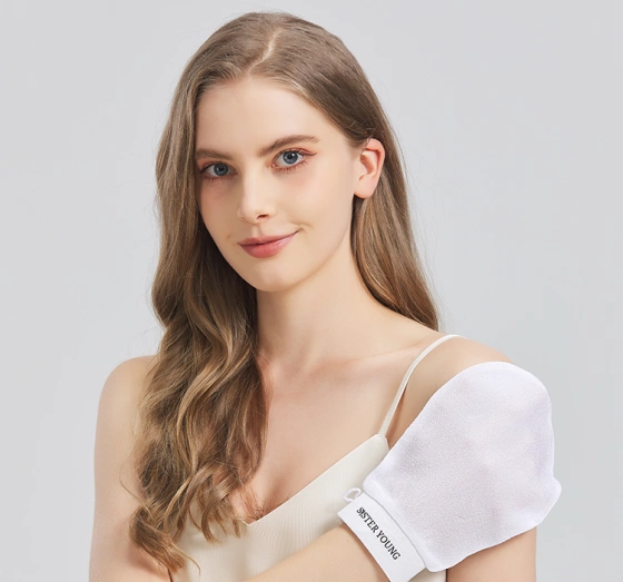 Sister Young Nova złuszczająca rękawica do peelingu ciała White