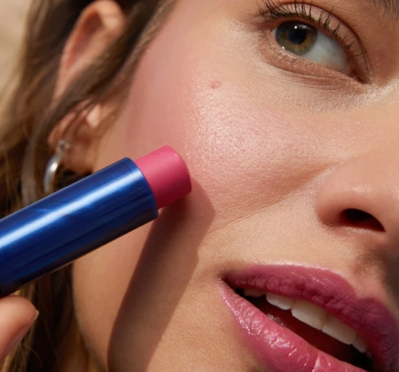 NIVEA Caring Beauty pielęgnująca pomadka do ust i policzków 3w1 Pink 4,8 g