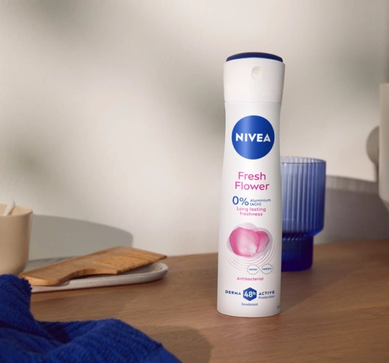 NIVEA Fresh Flower 0% soli aluminium antyperspirant w sprayu dla kobiet 150 ml