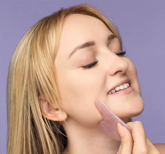 Fluff Gua Sha Stone kamień do masażu twarzy Różowy Kwarc