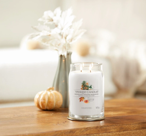 Yankee Candle Signature duża świeca zapachowa Woodland Weekend Memories 567 g