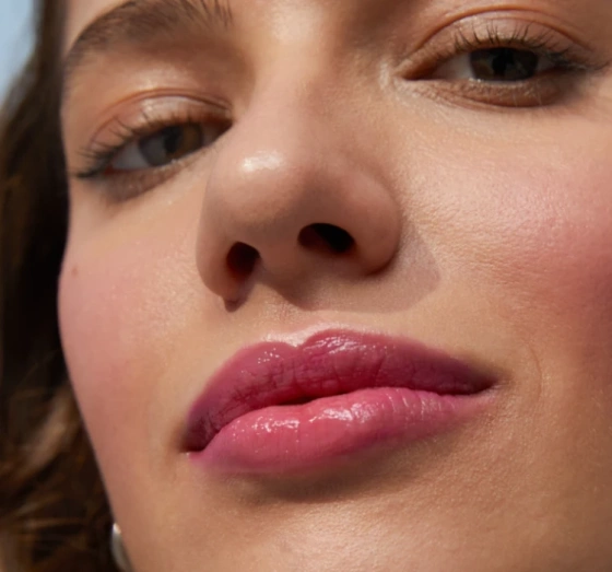 NIVEA Caring Beauty pielęgnująca pomadka do ust i policzków 3w1 Rose 4,8 g