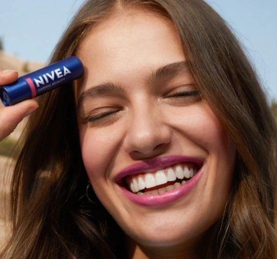 NIVEA Caring Beauty pielęgnująca pomadka do ust i policzków 3w1 Pink 4,8 g