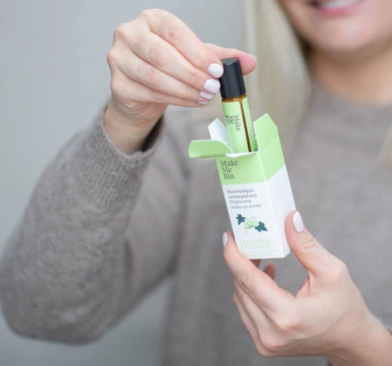 Make Me Bio Cucumber Freshness rozświetlające serum roller pod oczy 10ml