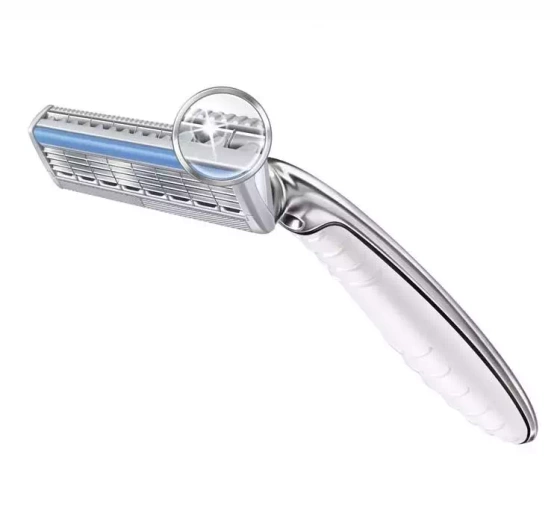 Wilkinson Sword Quattro Titanium Sensitive maszynka do golenia dla mężczyzn rączka 5 wkładów