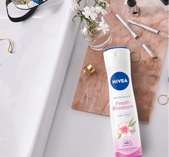 NIVEA Fresh Blossom antyperspirant w sprayu dla kobiet 150 ml