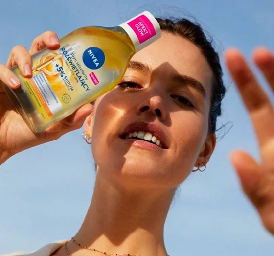 NIVEA dwufazowy rozświetlający płyn micelarny do twarzy z 5% serum 400 ml