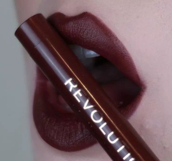 Makeup Revolution Velvet Kiss pomadka w kredce TGIF 1,2g
