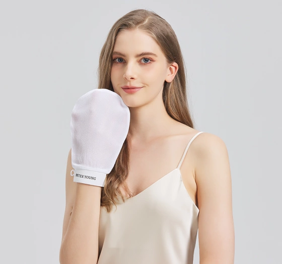 Sister Young Nova złuszczająca rękawica do peelingu ciała White