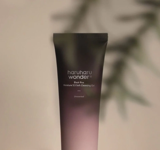 Haruharu Wonder Black Rice Moisture 5.5 Soft oczyszczający żel do mycia twarzy 100 ml