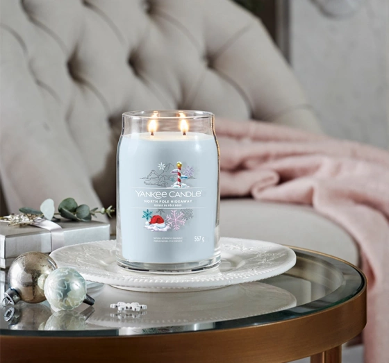 Yankee Candle Signature duża świeca zapachowa North Pole Hideaway 567 g