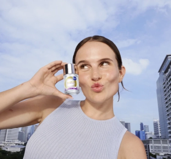 NIVEA Luminous630 glow-esencja w płynie peeling mikrozłuszczający 100 ml
