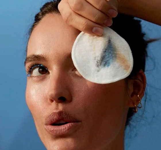 NIVEA dwufazowy rozświetlający płyn micelarny do twarzy z 5% serum 400 ml