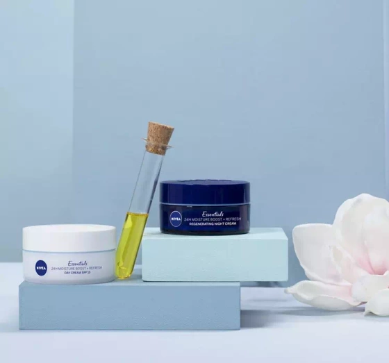 NIVEA 24h Nawilżenia odświeżająco-regenerujący krem do twarzy na noc 50 ml