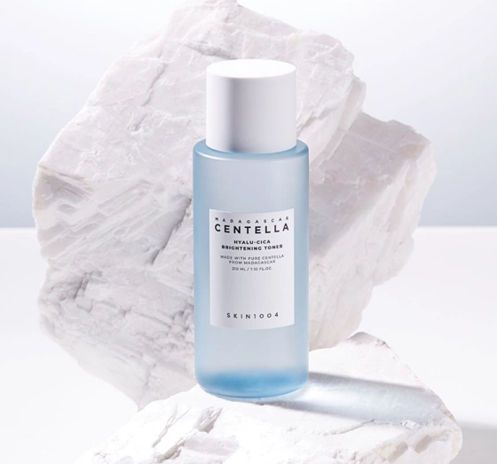 Skin1004 Madagascar Centella Hyalu-Cica rozjaśniający tonik do twarzy 30 ml