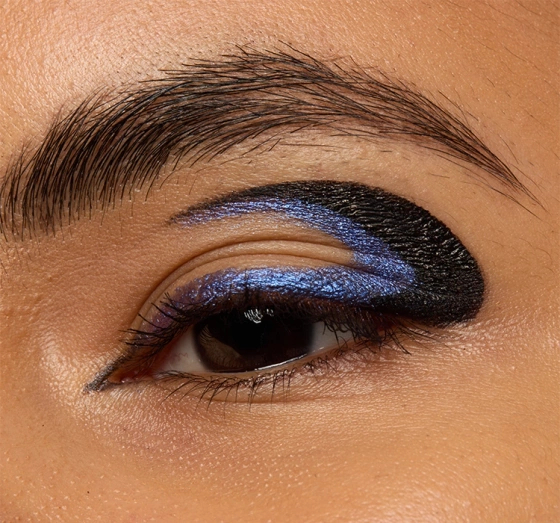 NYX Professional Makeup × Beetlejuice dwustronny eyeliner 02 Black Purple Chrome 0,1 g 0,4 ml