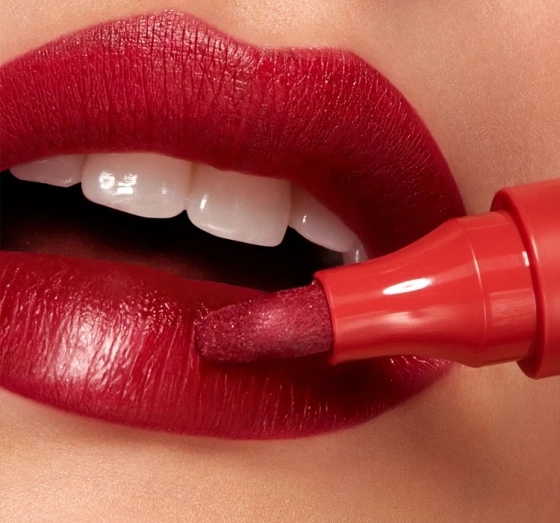 KIKO Milano Long Lasting Colour pisak do ust z formułą no-transfer 105 True Red 2,5 g