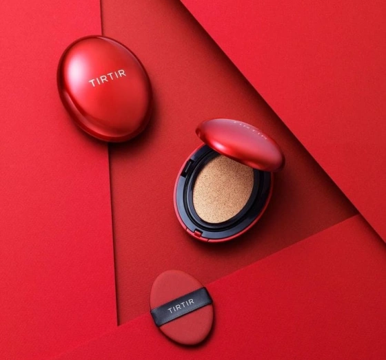 TIRTIR Mask Fit Red Cushion SPF 40 PA długotrwały podkład do twarzy w kompakcie 17W French Vanilla 18g