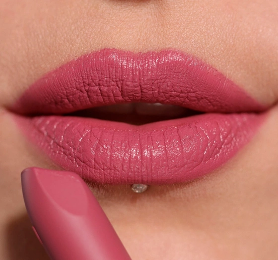 Makeup Revolution Lip Allure soft satin pomadka do ust Berry Boss 3,2g