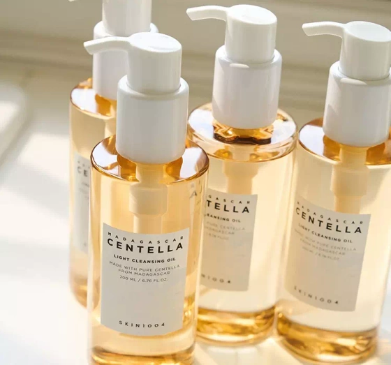 SKIN1004 Centella Light Cleansing Lekki olejek do mycia do twarzy 30ml