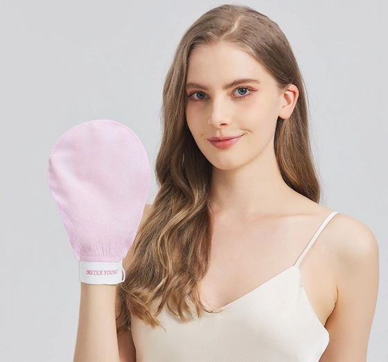 Sister Young Nova złuszczająca rękawica do peelingu ciała Pink