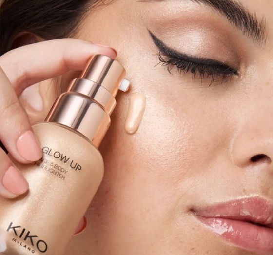 KIKO Milano Glow Up metaliczny rozświetlacz w płynie 01 Champagne 30 ml