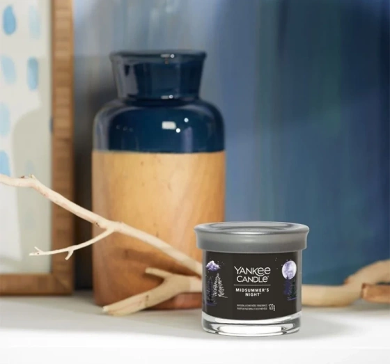 Yankee Candle Signature Tumbler mała świeca zapachowa Midsummer's Night 122 g