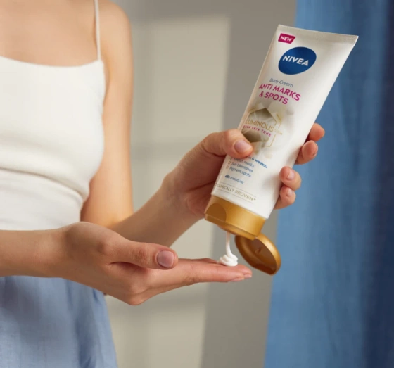 NIVEA Luminous630 krem do ciała przeciw rozstępom 200 ml