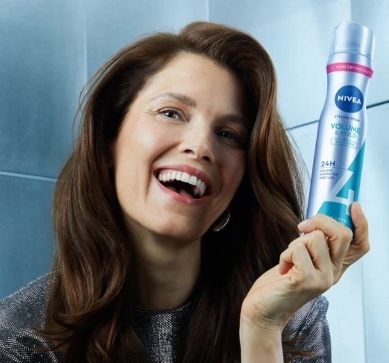 NIVEA Volume&Hold lakier do włosów cienkich 4 Hold 250 ml