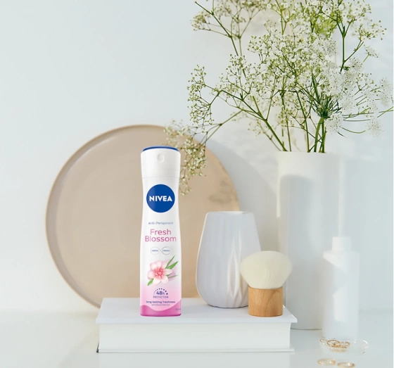 NIVEA Fresh Blossom antyperspirant w sprayu dla kobiet 150 ml