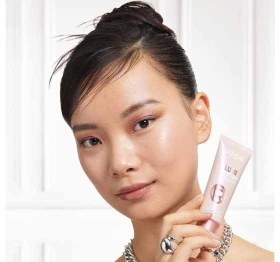 L'Oréal Paris Lumi Glotion rozświetlacz w płynie 903 Medium Glow 40 ml