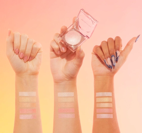 Makeup Revolution Beam Bright rozświetlacz do twarzy Rose Lustre 2,45g