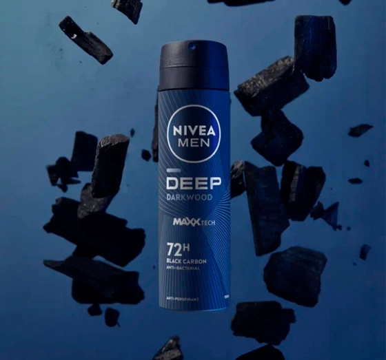 NIVEA MEN Deep DarkWood Maxx Tech 72h Black Carbon antyperspirant w sprayu 150 ml