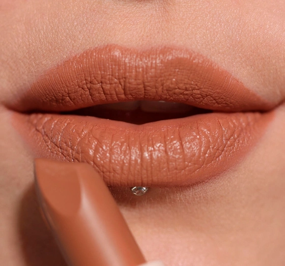 Makeup Revolution Lip Allure soft satin pomadka do ust Divine Brown 3,2g