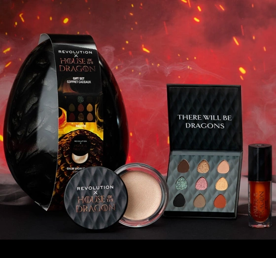 Makeup Revolution x House Of The Dragon zestaw kosmetyków paleta cieni błyszczyk rozświetlacz